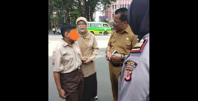 
					Kejadian ini dialami siswa kelas 5 Sekolah Dasar Negeri (SDN) Tajur 2, Kecamatan Bogor Timur.