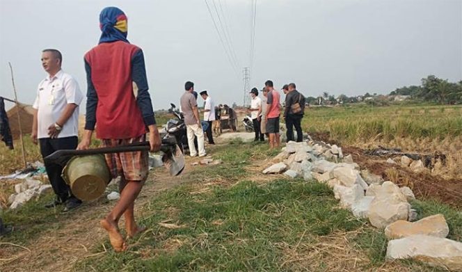 
					Warga Kampung Manggis Desa Dramaga, menghibahkan tanahnya untuk kepentingan Jalan Desa sepanjang 135 meter.