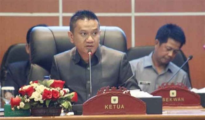 
					Ketua DPRD Kota Depok, Hendrik Tangke Allo