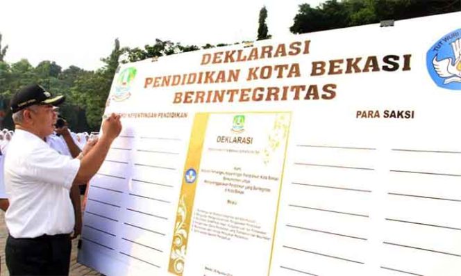 
					Wali Kota Bekasi, Rahmat Effendi menggelar “Deklarasi Pendidikan Kota Bekasi Berintegritas”