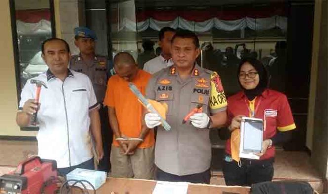 
					Kapolresta Depok, Ajun Komisaris Besar Polisi Azis Andriansyah menuturkan penangkapan pelaku berdasarkan penyelidikan pada kasus pembobolan minimarket.