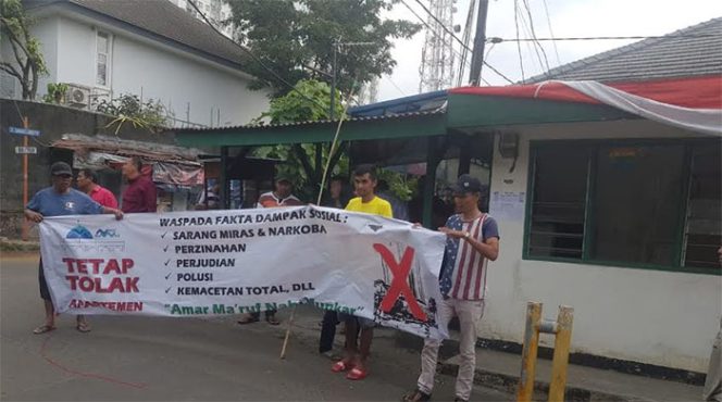 
					Warga Bogor Baru, Kelurahan Tegallega yang menolak pembangunan Apartemen Grand Park Pakuan City.