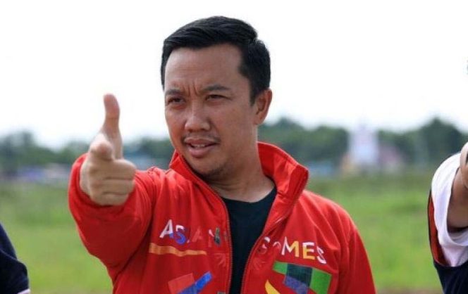 
					KPK tetapkan Imam Nahrawi sebagai tersangka dugaan suap dana hibah KONI.