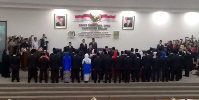 
					Sebanyak 50 anggota Dewan Perwakilan Rakyat Daerah (DPRD) Kabupaten Bekasi periode 2019-2024 dilantik,