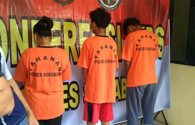 
					NP yang tewas ditangan ibu angkat dan kedua saudara angkatnya. Keluarga pembunuh ini merupakan warga Kampung Bojongloa RT04/08, Kelurahan Situmekar, Kecamatan Lembursitu, Kota Sukabumi.