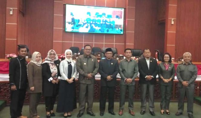 
					Sidang paripurna Pembentukan dan Penetapan Pimpinan dan Anggota AKD.