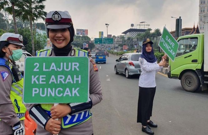 
					Dalam sistem kanalisasi 2-1, ruas jalan dibagi tiga yaitu dua lajur ke arah Puncak dan satu arah sebaliknya.