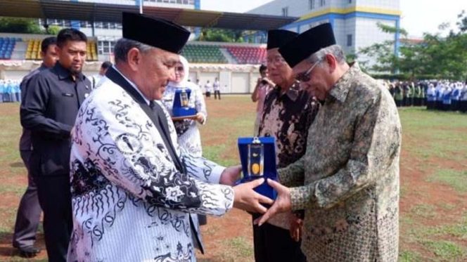 
					Wali Kota Depok, selepas menghadiri Peringatan Hari Guru Nasional, Senin (25/11).