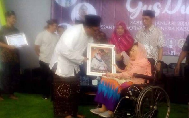 
					Nyai Sinta Wahid hadiri Haul Gus Dur ke-10 di Pesantren Motivasi Indonesia (PMI).