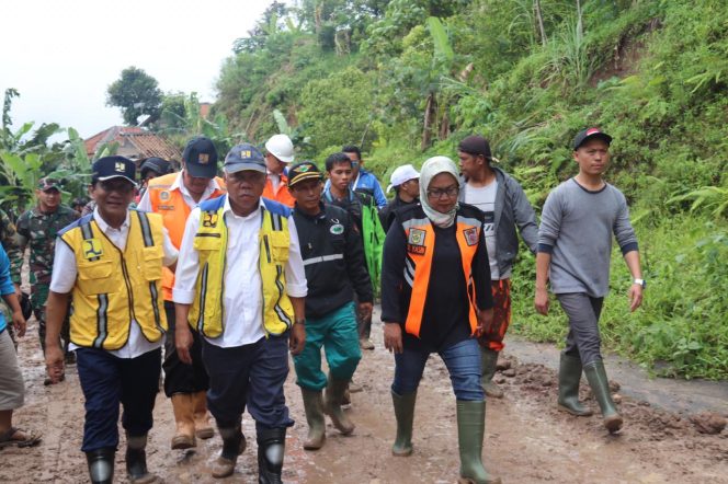 
					Menteri PUPR Sebut 3 Faktor Penyebab Longsor di Sukajaya