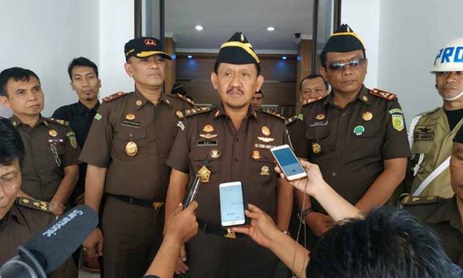 
					Jampidus Kejagung RI, M. Adi Toegarisman saat diwawancara awak media.