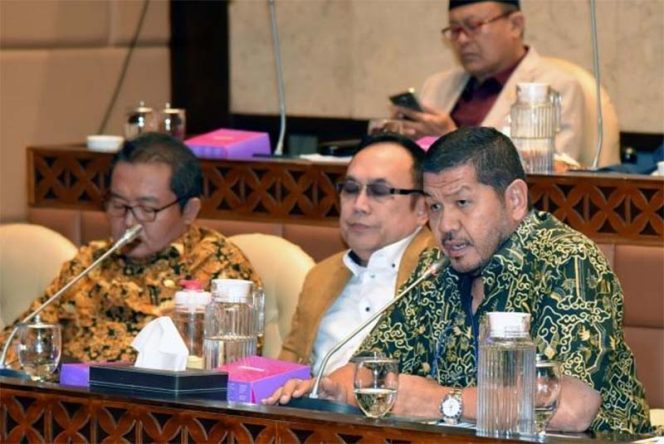 
					Mangkirnya 3 gubernur tersebut membuat RDP ini dipenuhi hujatan interupsi oleh Komisi V DPR RI.