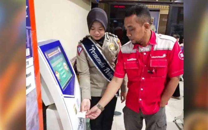 
					Inovasi yang dilakukan Satlantas Polres Metro Depok menerakan system firs in firs out. (FOTO : Istimewa)