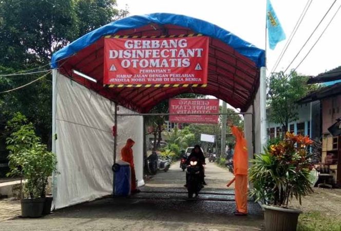 
					Gerbang Disinfektan Otomatis atau GDO.