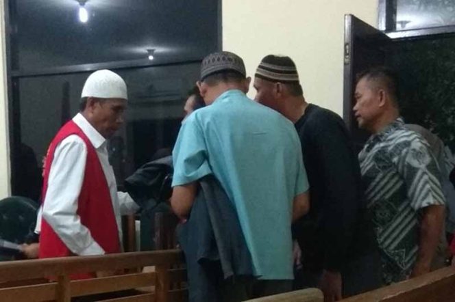 
					Terdakwa Sanin Bin Tohir (paling kiri) menjalani sidang lanjutan pemeriksaan saksi-saksi.