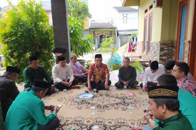 
					Suasana pertemuan aparatur pemerintah kelurahan dan elemen masyarakat.