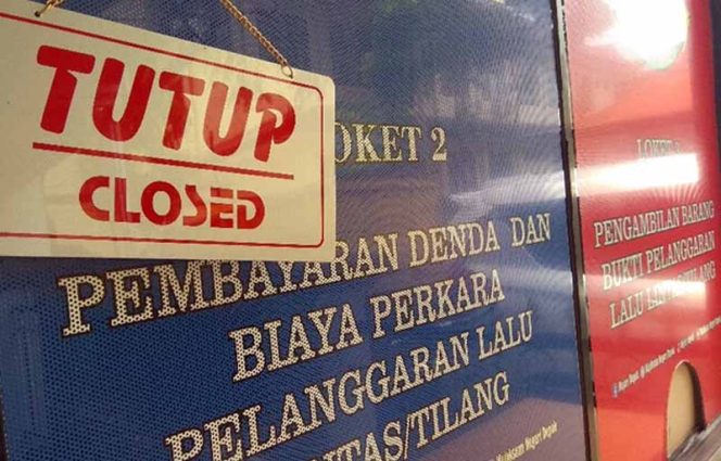 
					Kejaksaan Negeri (Kejari) Depok lakukan penutupan loket tilang mulai Senin (23/3).