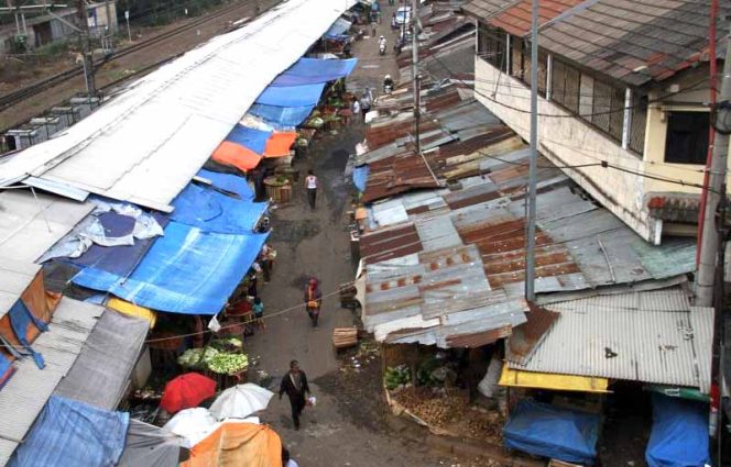 
					Suasana Pasar Kemirimuka tetap buka. (FOTO : Istimewa)