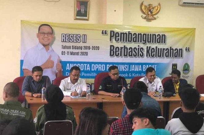 
					Anggota Dewan Perwakilan Rakyat Daerah (DPRD) Provinsi Jawa Barat, Imam Budi Hartono menggelar reses bersama sejumlah elemen kepemudaan.