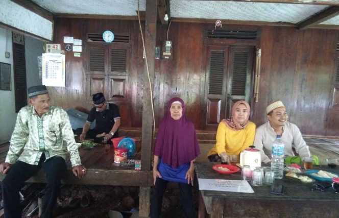 
					Inilah rumah adat Depok di Kampung Tengah, Kelurahan Duren Mekar, Kecamatan Bojongsari yang sudah diverifikasi Kemendikbud sebagai rumah Cagar Budaya. 