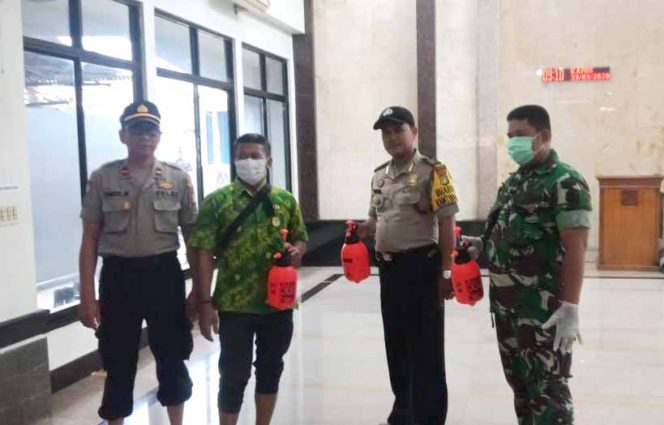 
					Cegah Penyebaran Covid 19, Tiga Pilar Lakukan Penyemprotan Disinfektan di Kelurahan Bintara.