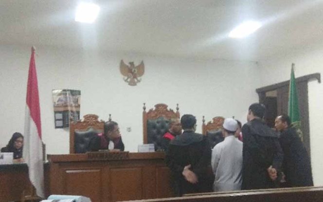 
					Suasana sidang lanjutan perkara pidana Penipuan Penggelapan atas tanah yang merugikan Nenek Arpah di Pengadilan Negeri (PN) Depok.