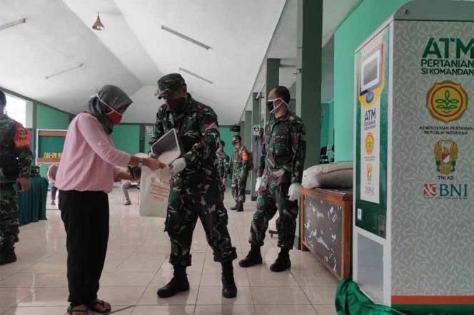 
					ATM Si Komandan, Berbagi Beras untuk Masyarakat Di Tengah Pandemi Covid-19