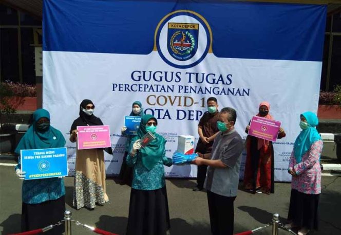 
					Bunda Elly Serahkan Bantuan APD dan Masker