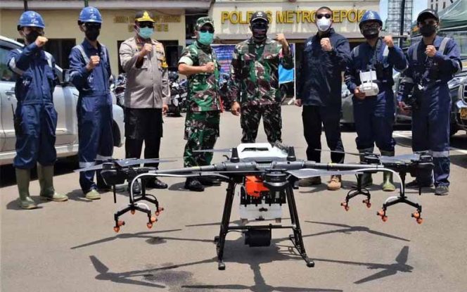 
					Drone yang akan digunakan untuk penyemprotan disinfektan.