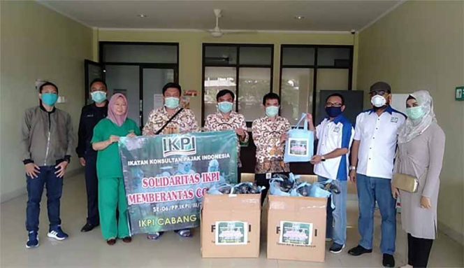 
					IPKI Sumbang APD ke Rumah Sakit di Kota Depok