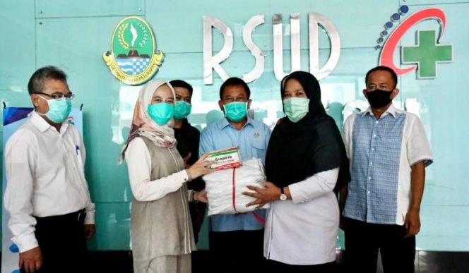 
					DPRD Jabar Salurkan Bantuan APD Ke RSUD Al Ihsan