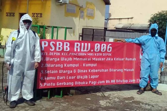 
					Warga RW 06 Kelurahan Depok bentuk Kampung Siaga Covid-19.
