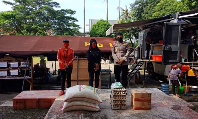 
					Afifah berikan bantuan ke dapur umum Cimanggis