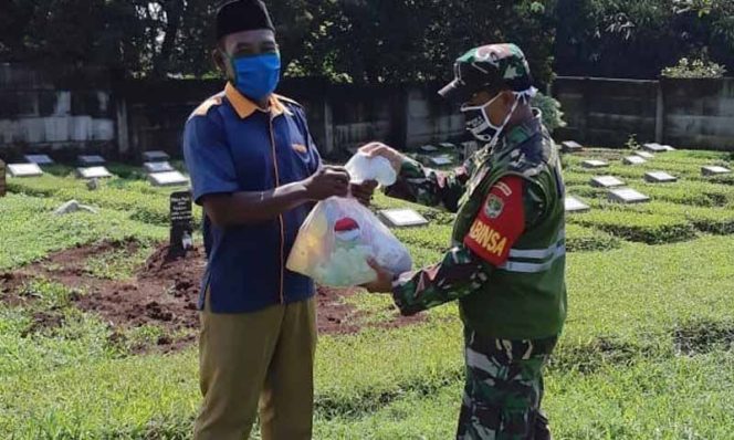 
					Koramil Sukmajaya Salurkan Bantuan Sembako Wamenhan