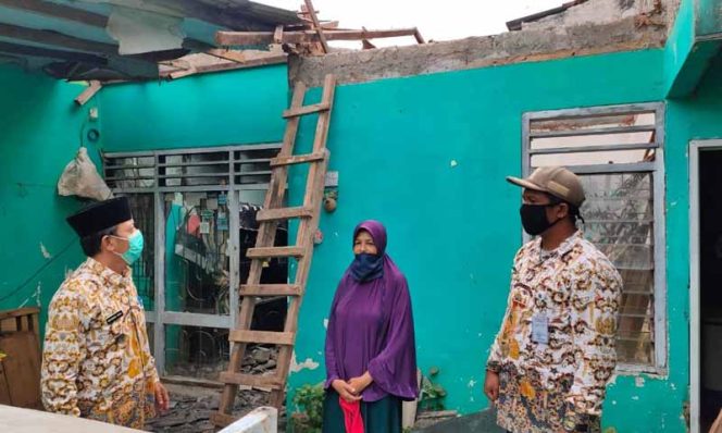 
					Inilah rumah warga di RT 01/RW 05 BSI, Duren Mekar, Kecamatan Bojongsari, Kota Depok yang ambruk. 