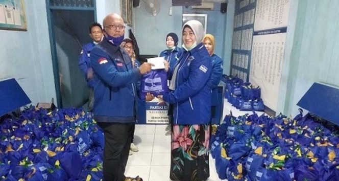 
					DPC Demokrat Depok Bagikan Ribuan Paket Sembako.