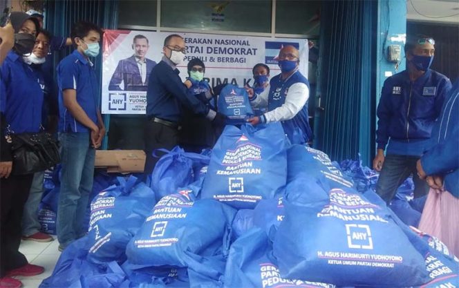 
					emokrat Depok Salurkan 6.000 Paket Sembako