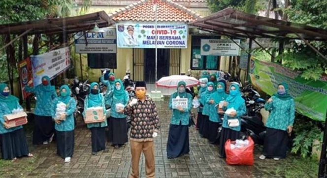 
					TP PKK Kelurahan Duren Mekar, Kecamatan Bojongsari siap memberikan takjil.