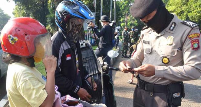 
					Warga Masih Cuek Taati Pelaksanaan PSBB