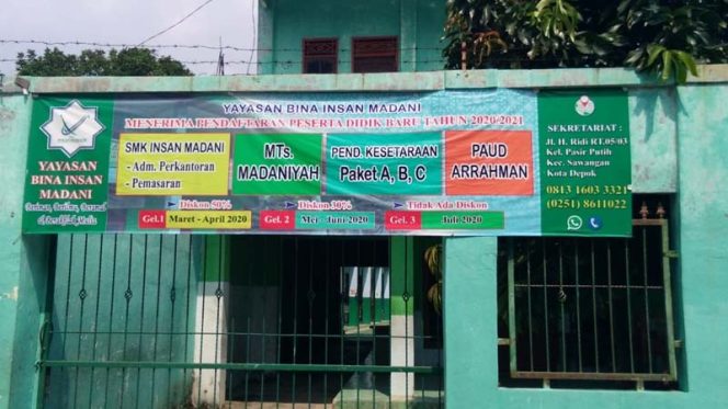 
					Inilah spanduk SMK Bina Insah Madaniah, bersama SMP Madinyah dan Sekolah Kesetaraan dan PAUD.