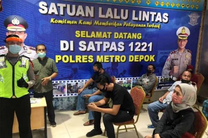 
					Pemohon SIM di Polres Depok