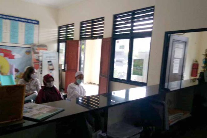 
					Suasana pelayanan di kantor Kelurahan Bedahan, Kelurahan Sawangan.
