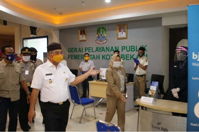 
					Walikota Bekasi Dr H Rahmat Effendi meninjau lokasi yang siap dibuka.