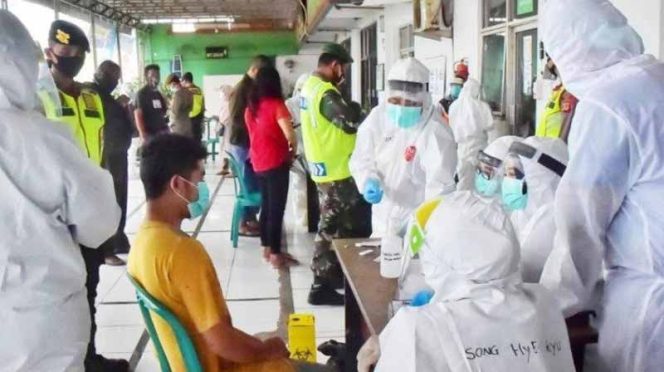 
					57 Orang di Pasar Cileungsi Lakukan Rapid Test, 6 Orang Reaktif